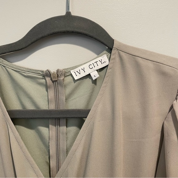 Ivy City Co midi faux wrap sage green dress - Picture 6 of 10